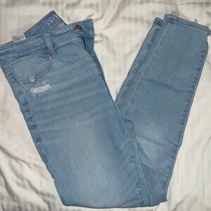 American Eagle Outfitters Light Wash Ankle Jeans 10 Short